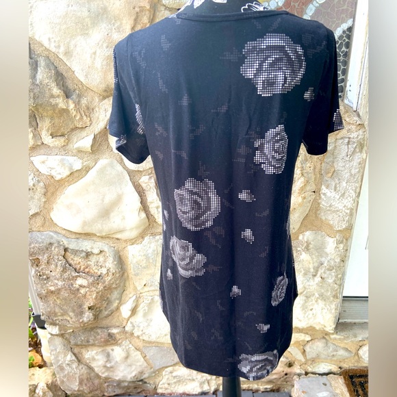 Lularoe Classic T Size Medium 🦄 ✨ 🤩 - Picture 4 of 6